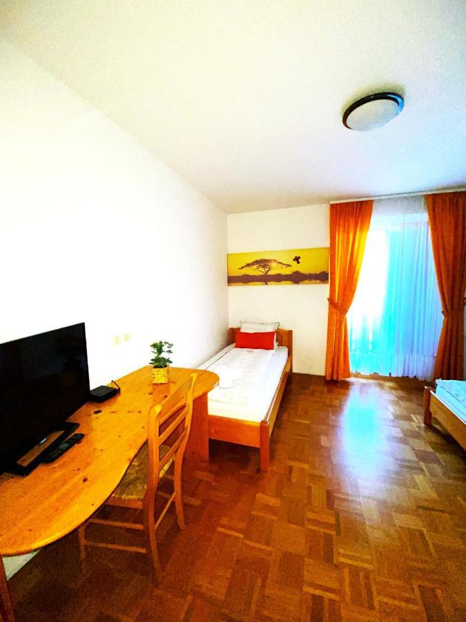 Guesthouse Pri Cebelici Lukovica pri Domžalah Eksteriør bilde