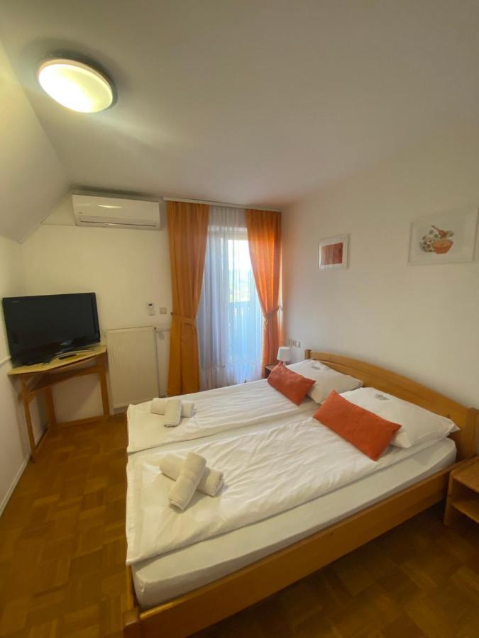 Guesthouse Pri Cebelici Lukovica pri Domžalah Eksteriør bilde