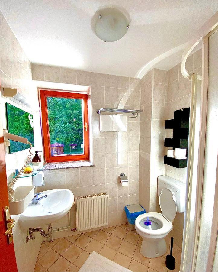 Guesthouse Pri Cebelici Lukovica pri Domžalah Eksteriør bilde