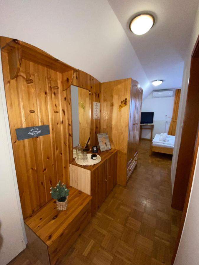 Guesthouse Pri Cebelici Lukovica pri Domžalah Eksteriør bilde