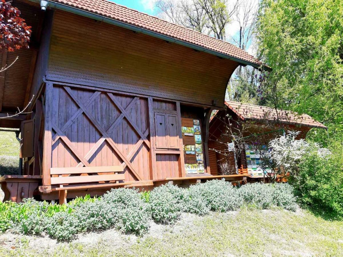 Guesthouse Pri Cebelici Lukovica pri Domžalah Eksteriør bilde