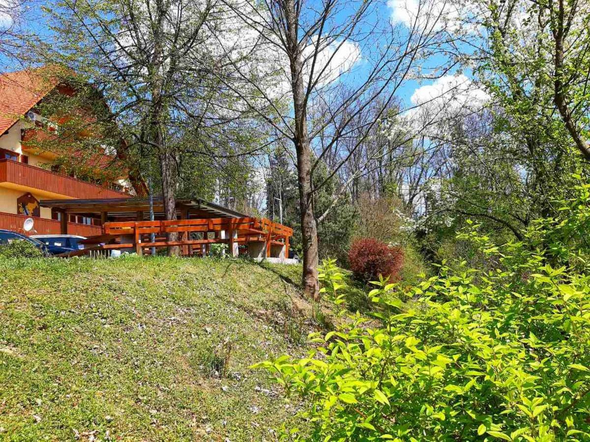Guesthouse Pri Cebelici Lukovica pri Domžalah Eksteriør bilde