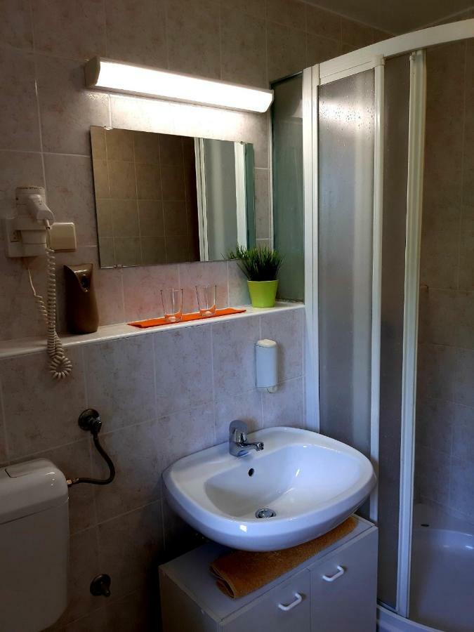 Guesthouse Pri Cebelici Lukovica pri Domžalah Eksteriør bilde