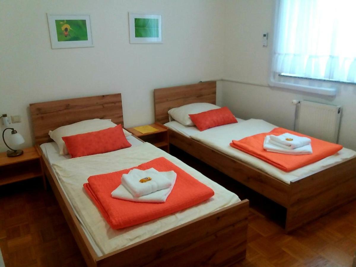 Guesthouse Pri Cebelici Lukovica pri Domžalah Eksteriør bilde