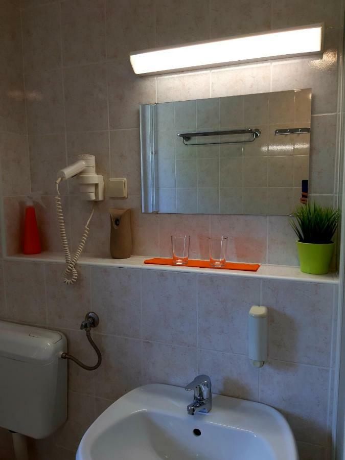 Guesthouse Pri Cebelici Lukovica pri Domžalah Eksteriør bilde