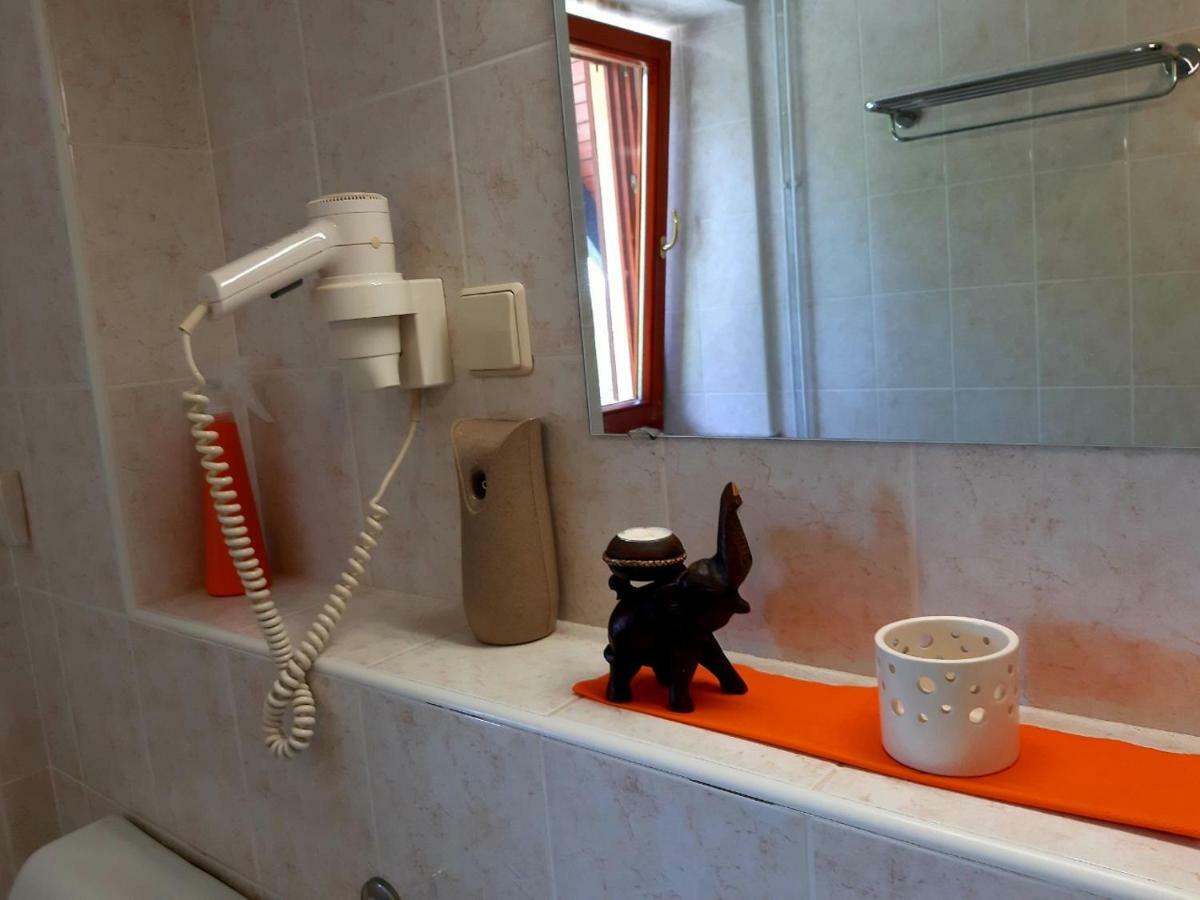 Guesthouse Pri Cebelici Lukovica pri Domžalah Eksteriør bilde